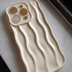 iPhone 15 pro Cream Wave Pattern Phone Case